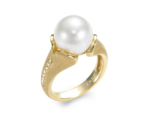 Modern 9-10mm White South Sea Pearl and Diamond Pendant