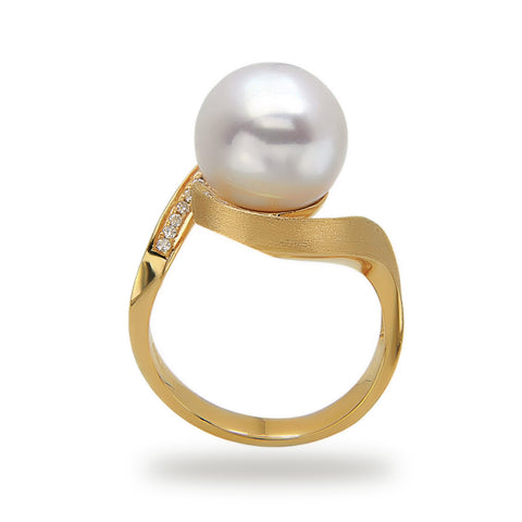 Modern 9-10mm White South Sea Pearl and Diamond Pendant